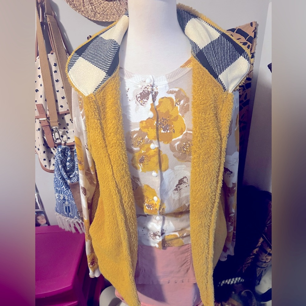 Golden furry oversized vest black & white details